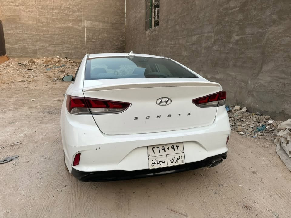 سوناتا موديل ١٨ للبيع 
ضررها جدا بسبط بالصندوك وارد امريكي 
ماشية ١٤٠ 
كشن كهرباء
شاشة لمس 
مراية كهربائية 
حساسات رادار
السعر ١٢٥ ورقة وبيها مجال 
***********

