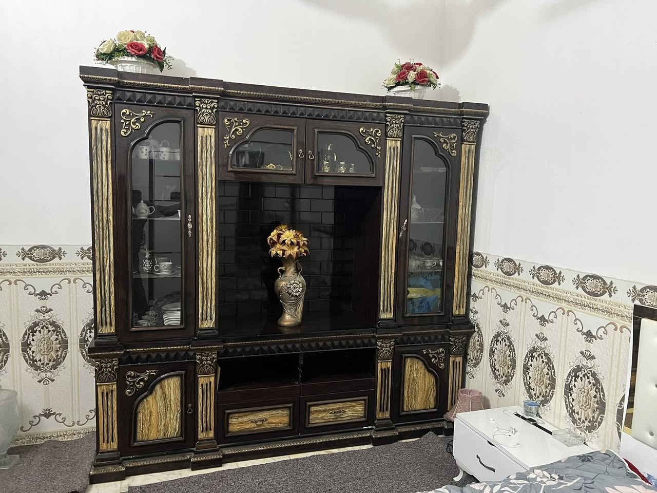 سلام عليكم معرض للبيع نضافه ١٠٠/١٠٠  للاستفسار ***********
