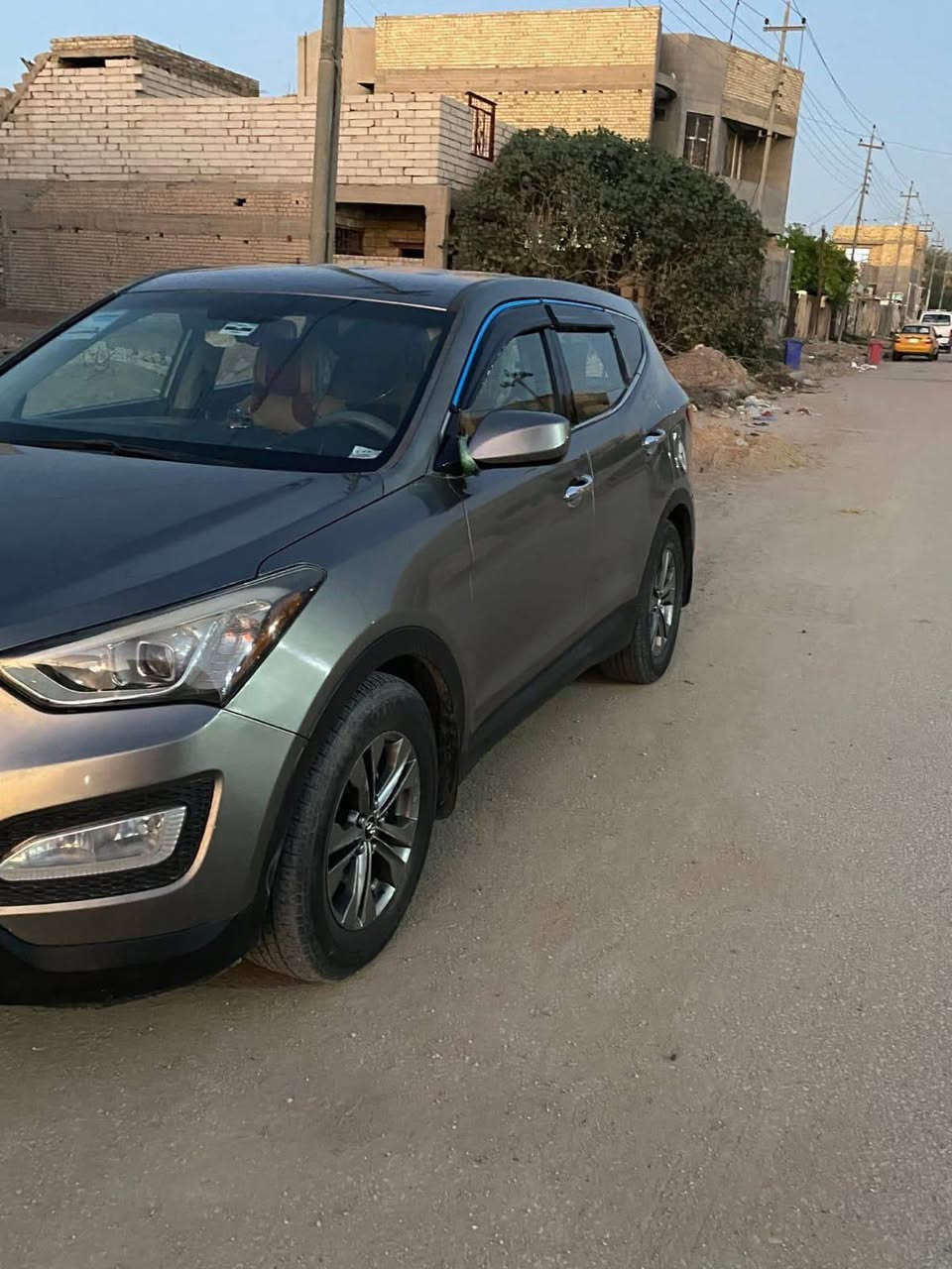 سلام عليكم سنتافيا موديل 2013رقم بغداد نكليزي بسمي محرك وكير بلجسي وصدر لك سياره نضيفه***********
