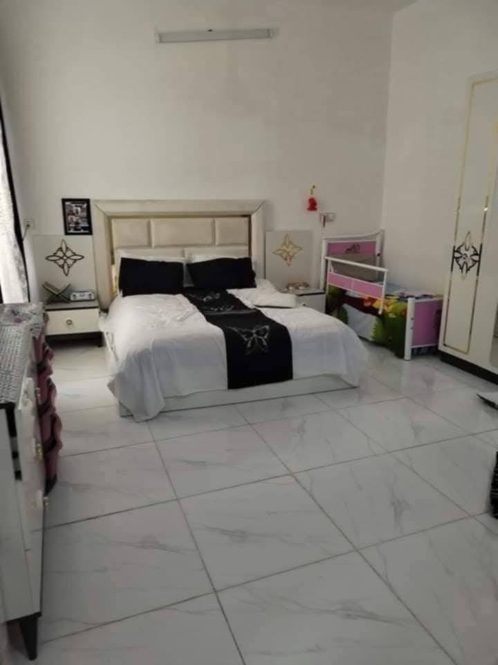 بيت حي الامين الاول طابقين المساحه ١٨٥متر طابو زراعي سند ٢٥ يطوب مي ومجاري وكهرباء خطين ومقرنص وتبليط بلباب وهذا رقمي ***********
