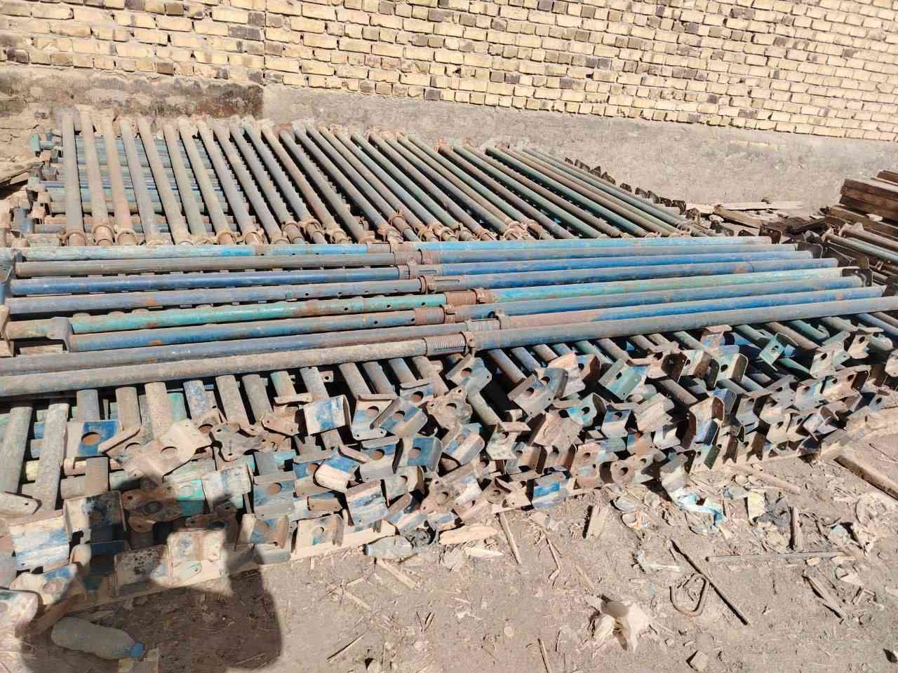 للبيع جكات حاضن 5 متر العدد 220
العنوان حله اتصال ***********
