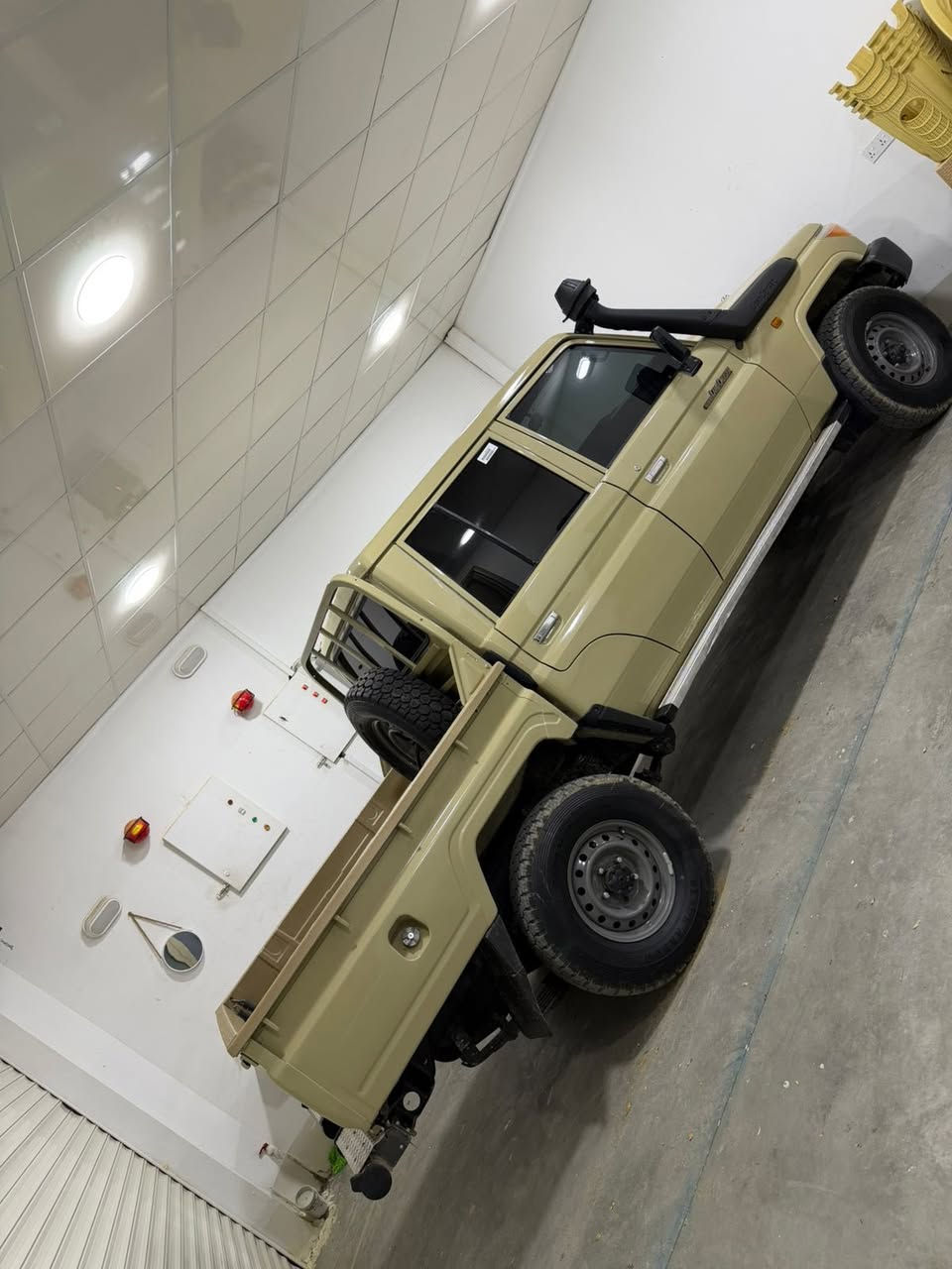 ميك زةميني علوج   2018
سةيارةكة ساغة دووبةية  بيلاد بورة عام پةمپة لةسةر ساغي مةكينةي نةكراوة دوسةدو بيست هةزار روشتوة چوارتايةي لوك لوكة مةكينةي نةكراوة بي دةعمو ليدران زةماني مالي مةدةني بةشةرت 
نرخي    220   وةرةقة
ژم   ***********
كورةك    ***********
