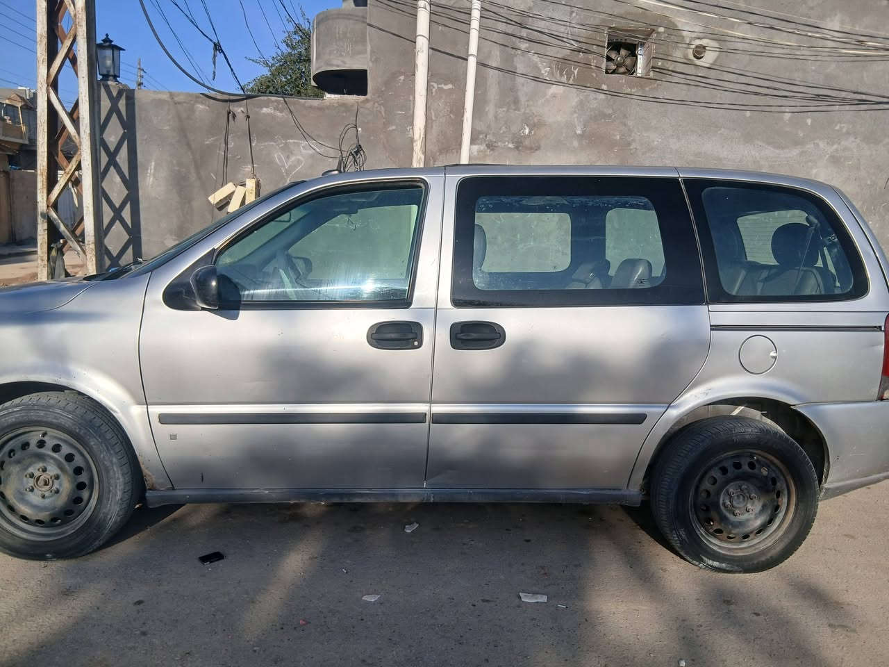 سلام عليكم أصدقائي عندي شوفر بلاندر ٢٠٧ للبيع محرك وكير حاويه توني شادهن  تبريد بس كمبريسر البدي مكفول طخه بصيطه يم خشم الجاملغ الايمن السعر ٥٥ وبيها مجال بصيط العنوان كربلاء حي الوفاء الاتصال ع الهاتف***********
