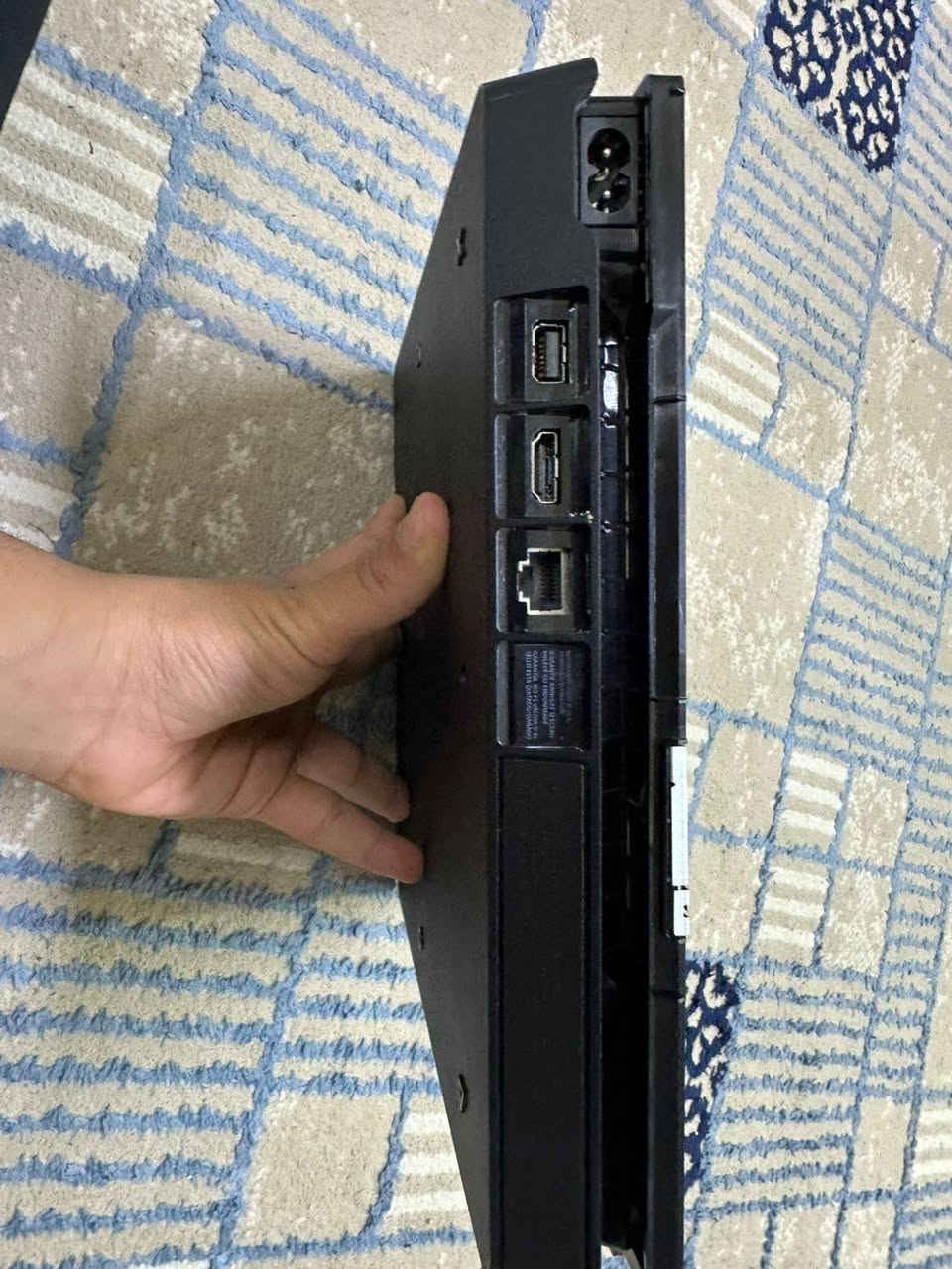 للبيع بلايستيشن 4 سعة 1 تيرابايت، نظيف جدًا واستخدام خفيف، بدون أي مشاكل.
معه يد أصلية وجميع الأسلاك.
الجهاز مفحوص ويعمل بكفاءة ممتازة.
سبب البيع: عدم الحاجة.
السعر 275 قابل للتفاوض للجادين فقط.


**إذا كنت صاحب هذا الإعلان وتريد حذفه لأي سبب، رجاءا أرسل رسالة إلى الدعم الفني**