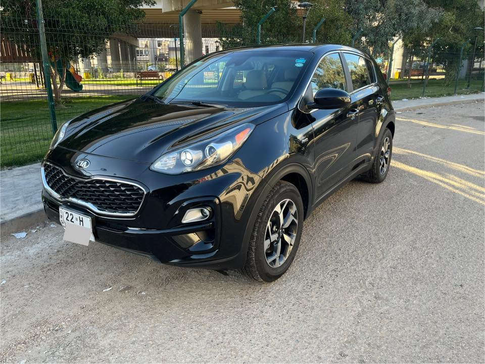 كيا سبورتج موديل ٢٠٢٢ فئة LX  
رقم اربيل الدولي باسمي تحويل مباشر
وارد امريكي
 ضربتها الباب الايمن الامامي 
الايرباك و الشواصي و الراديتر كله سليم
‏
ماشية ٤٢ الف كيلو قابل للزيادة منها ٢٩ الف داخل امريكا
مبدل طخم تايرات نهاية ٢٠٢٥

المواصفات
محرك ٤ سلندر ٢٤٠٠ بقوة ١٨١ حصان 
كير اوتوماتيك ٦ سرعات
نظام دفع رباعي AWD
حجم التاير ١٧ بوصة
شاشة لمس حجم ٨ بوصة
تدعم ابل كار بلي Apple car play و اندرويد اوتو Android Auto
نظام صوتي ٦ سماعات
تبريد قطعتين امامي و خلفي
٦ ايرباكات
كاميرا خلفية
مثبت سرعة
مانع انزلاقTCS
نظام الثبات الالكتروني ESC
مساعد صعود المرتفعات HAC
نظام مراقبة ضغط الاطارات TPMS
مصابيح أمامية هالوجين
إضاءة نهارية LED
مرايا جانبية كهربائية
وغيرها من مواصفات 
السعر 190 ورقة و بيها مجال
للاتصال
***********

