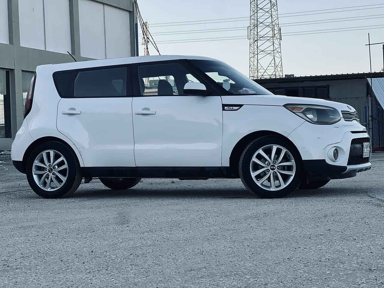 كيا صول وارد امريكي موديل 2018 محرك 2000 gdi , رقم نجف للون ابيض ماشيه 86 الف ميل ، حادث امريكا جاملغ عكس السايق و بنيد ، وهنا بالعراق صار حادث بدلنه قبق الجنطه ، سعر 120 ورقه وبيها مجااال مكان السياره النجف 
تواصل عبر الرقم ***********
