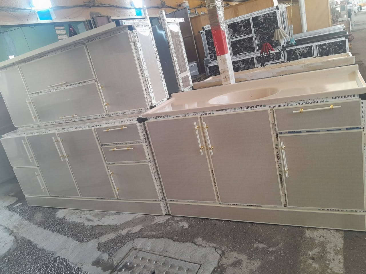 السلام عليكم
معرض التميمي للألمنيوم 
لبيع كافه الكاونترات والقياسات وجميع الألوان حسب الطلب 
              باداره ابو حسين التميمي 
الرقم بي واتساب ***********
