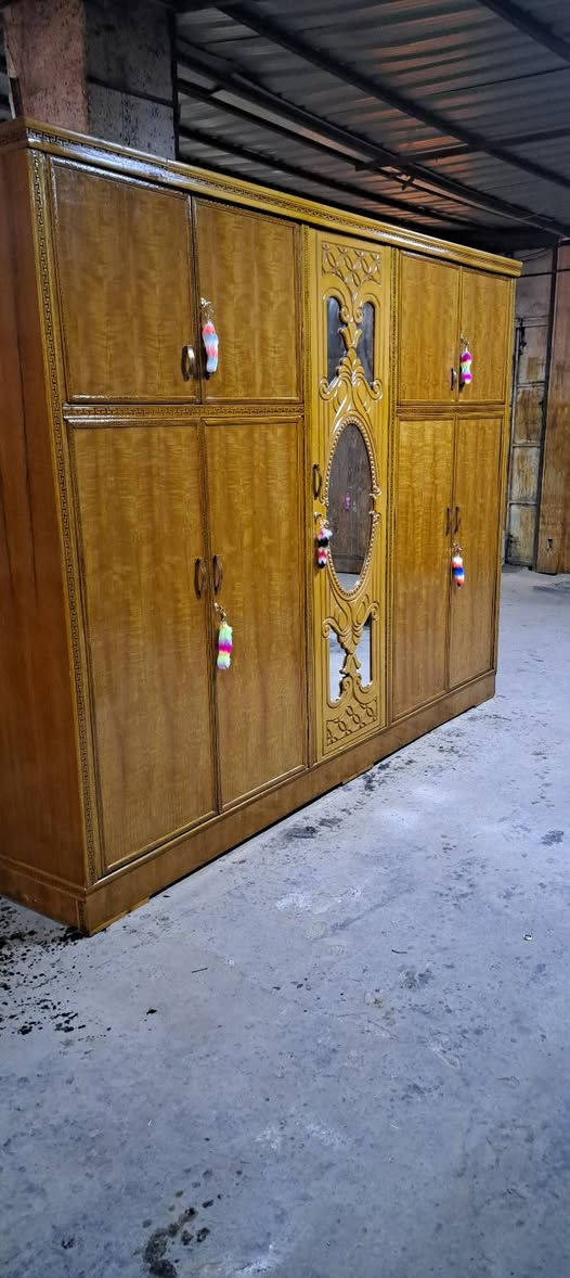 كناتير صاج داخل وخارج سعر الكنتور خمسه باب 375بيه مجال قليل  وكنتور ثلاثه باب 275وبيه مجال مكان لامين ثانيه يوجد توصيل [***********]
