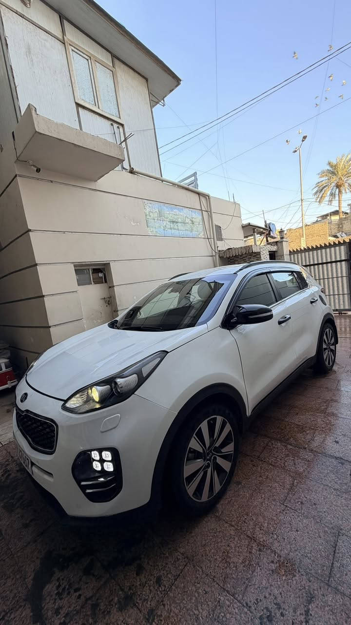 سلام عليكم
سبورتج 2019 
خليجي 
بصمة 
حساسات امامي خلفي 
تبريد قطعتين 
شاشه 
كأمره
داخل حمصي
ماشيه ١١٦ قابل لزيادة
مكينة ٢٠٠٠ 
3 أنظمة قيادة 
مري شفط
تحكمات سترين 
اشاير بالمري 
سياره بيها صبغ عام بدون شواصي ولا لغود ولا حوض
رقم بغداد الجديد باسمي 
السعر ١٣٣ وبيها مجال بسيط 
مكان سياره بغداد الحرية 
الاستفسار ***********
