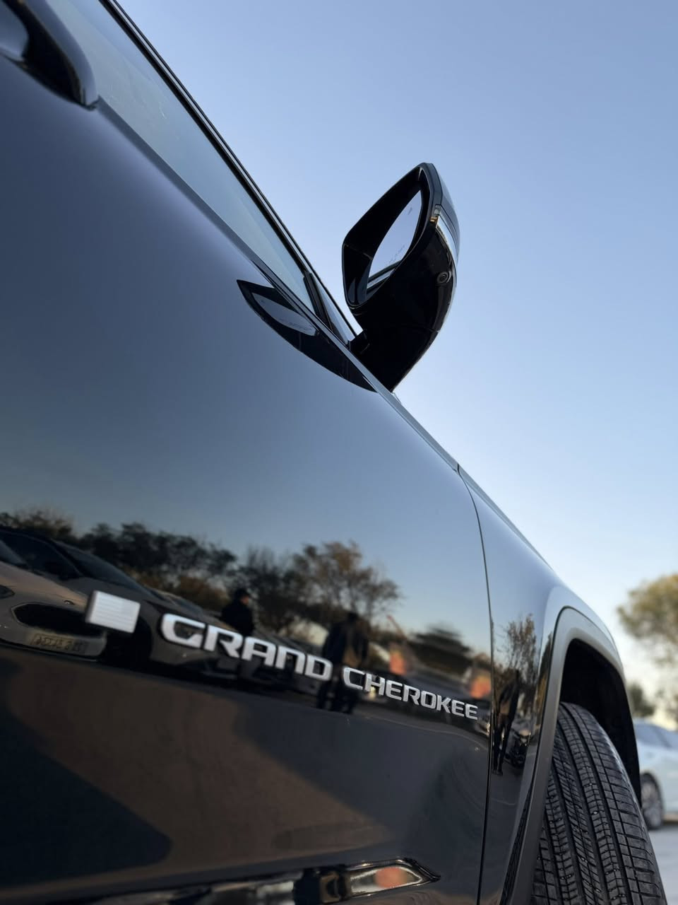 مرقم و جاهز و بدون صبغ
.
Jeep grand Cherokee 2024
.

.سبعة راكب ( لارج )
.
سیارە ماشیە ٣٠ الف مایل
.
مواصفات لمتد بلس 
.
سیارە حادث بس دعامیە و ارباگات سستم 
حتى دعامية بلادية ، رقم شاصي:
1C4RJKBGXR8517234
مواصفات:

•  دفع رباعي 4x4 
کشنات هیتر و تبرید
کشنات جلد
کشنات تدفیە و تبرید
کیر ماوس
جامات خلفیە بردە بلادی
تبرید لمس . 
•  تحذير النقطة عمياء ⚠ .
•  ويل قياس 20 انج .
•  شاشه كبيرة . 
•  نظام الخرائط (GPS) .
•  ستيرن كهربائي . 
•  المصابيح الأمامية زنون .
•  كشافات الضباب زنون .     
•  تشغيل عن بعد .
•  صندوق كهربائي ..
•  حفظ وضعيات الجلوس (ميموري) . 
•  المقاعد الأمامية كهربائية .
•  المقاعد الأمامية تبريد وتدفئة .
•  المقاعد الخلفية تدفئة .. 
•  حساسات أمامية . 
•  حساسات خلفية . 
•  كاميرا خلفية .
•  تدفئة ستيرن . . 
•  مانع تصادم خلفي .
•  بلوتوث تلفون . 
•  محدد سرعة .
شاحن موبایل وایرلیس
دخول ذکی.
شاشە مقعد السکن
•  نظام التشغيل والاطفاء الاوتوماتيكي ( Auto Start System. )
.
سيارة مو مال معرض مال بيت ،
سعر السيارة بس ٣٣٥ ورقة 
.
مكان سيارة كلار
.
***********
