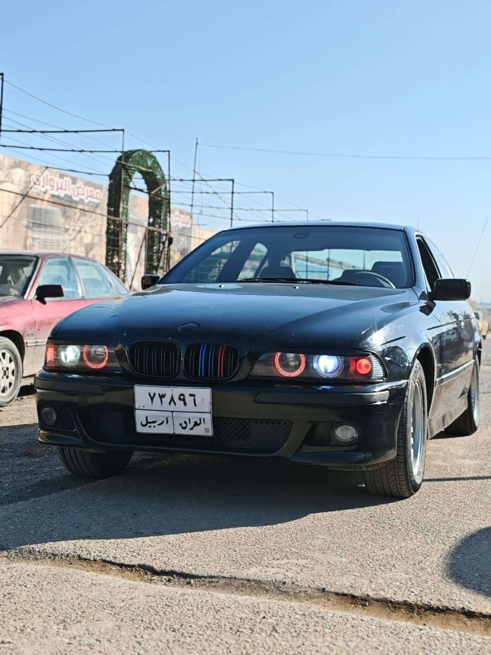 Bmw e39 للبيع موديل ٩٦ كير عادي غرفة جديدة محرك وكير كصه دعاميات ام تحكم ستيرن سعرها ٨٨ بيها مجال ***********
