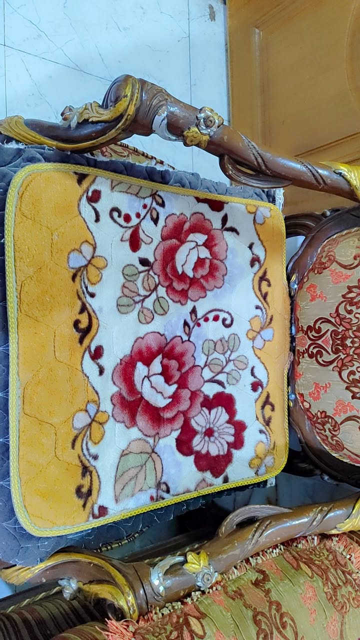 فرشات وكوشات  للبيع ***********
