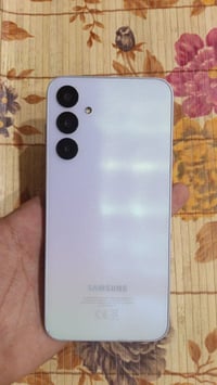 سامسونج A25 5G نضافه فول ذاكره ٢٥٦ ويا بس شاحنه سعره ٢٠٠ وبي مجال عنوا...