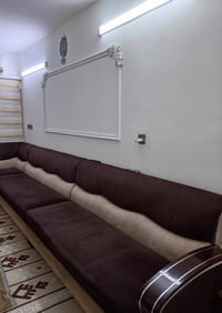 تخم ديوان للبيع قياسه ٥متر و٢٠سم. خالي من اي ضرر اربع قطع السعر ٣٥٠ ال...