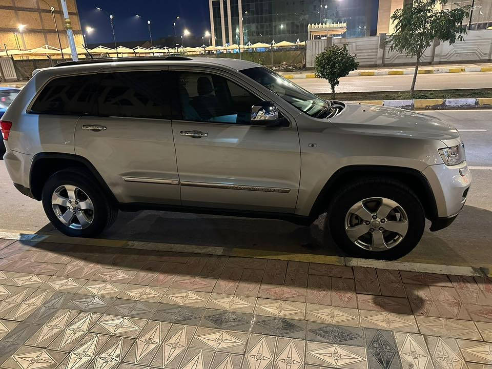 السلام عليكم للبيع فقط بدون مراوس ادوات دخول جديد مكفوله كص وكلبه وعشائر وإنتربول جاهزه للخير 

مكينه 6سنلدر 3600 

السعر 90 وبيهه مجال بسيط 

***********
