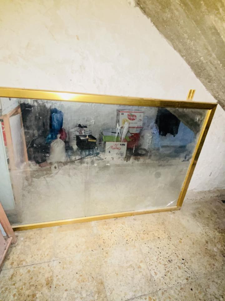 سلام عليكم مرايه خلفيه مال حلاقه عدد ثنين عرض مترتين طول متره ثانيه مترتين  عرض نص متره اتصل على هذا رقم ***********
