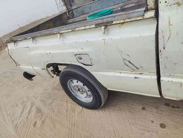 السلام عليكم 
سياره للبيع تويوتا هايلكس 1985
سياره نضيفه ومحرك توه مجفت حداديه جديده 
السعر 20وبيه مجال
***********
