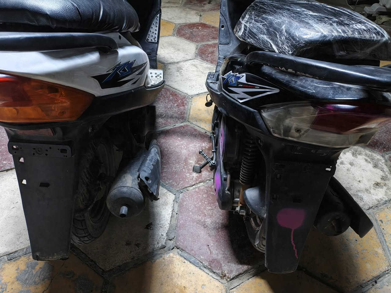 سلام عليكم دراجات للبيع نضيفات وحلوات شغالات من طول الطول سلف هندر كهربائيات كلها شغاله بوشهن 50 بلاد جيب وياك فيتر وفحص شراي اتصل على رقم مكاني صالحيه قرب مركز الشرطه ***********
