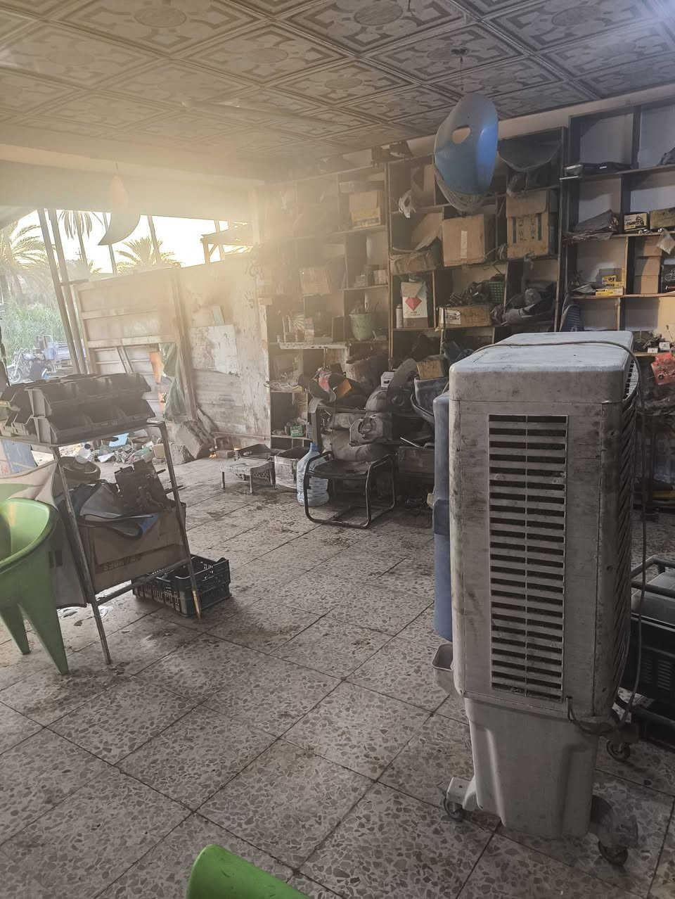 محل تصليح مع ادوات كامل للبيع
السعر 2 مليون وبي مجال  على طريق البوبيات ملاحضه بسبب الوضيفه تم عرضه للاتصال ***********
