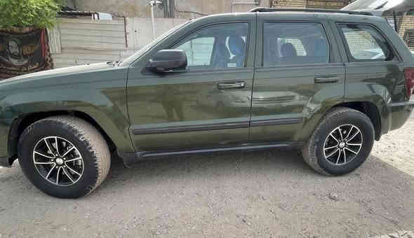 السلام عليكم جيب شيروكي للبيع موديل ٢٠٠٧ رقم بغداد انكليزي بسمي مكينه وكير خير من الله ضررها بس جاملغ امامي وباب رش سعرها ٩٢ وبيها مجال ***********
