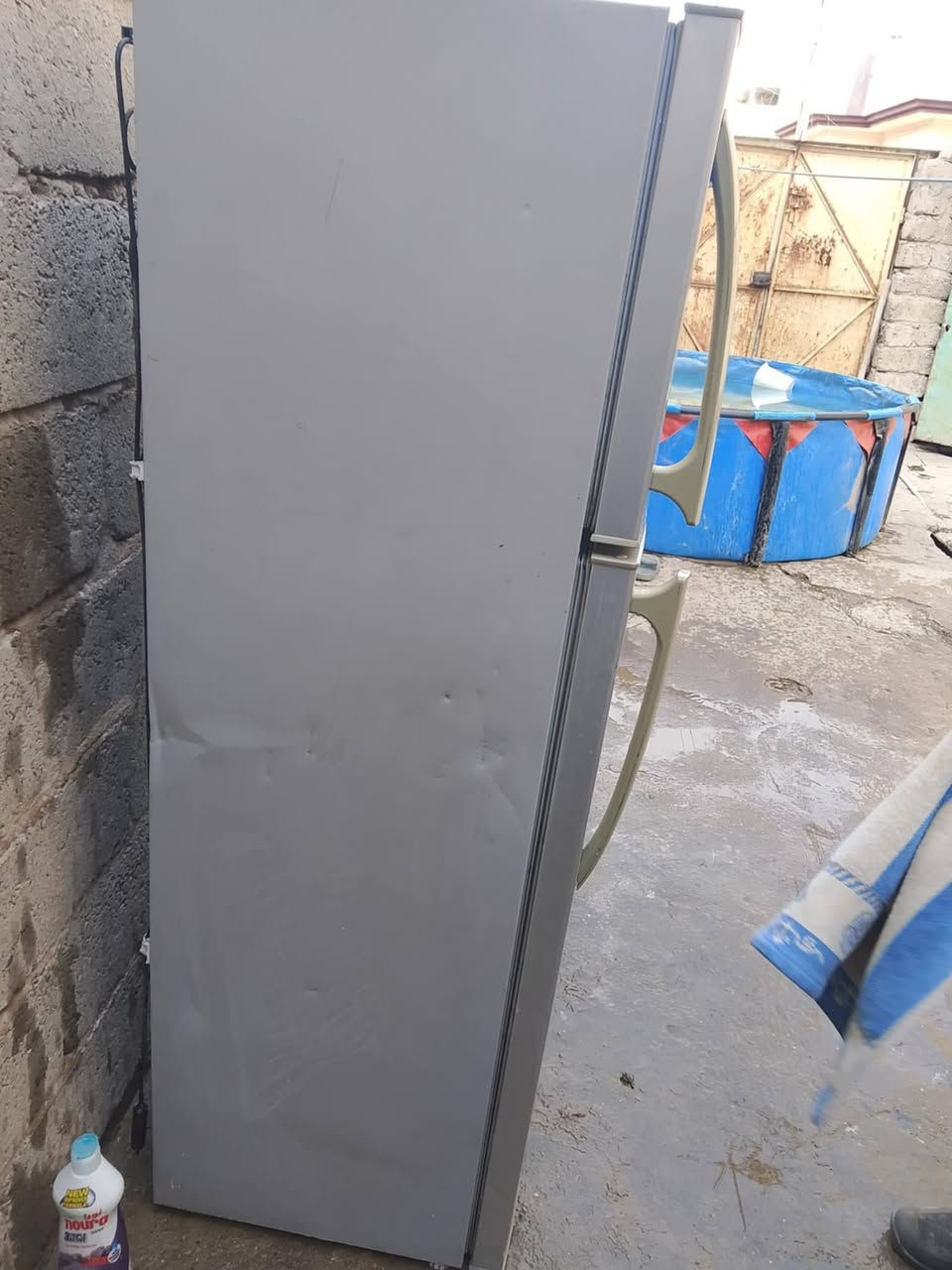 السلام عليكم ورحمة الله وبركاته 
ثلاجة للبيع نضافه100/70
تجميع زين مابيها اي عطل السعر65 وبيها مجال ***********
