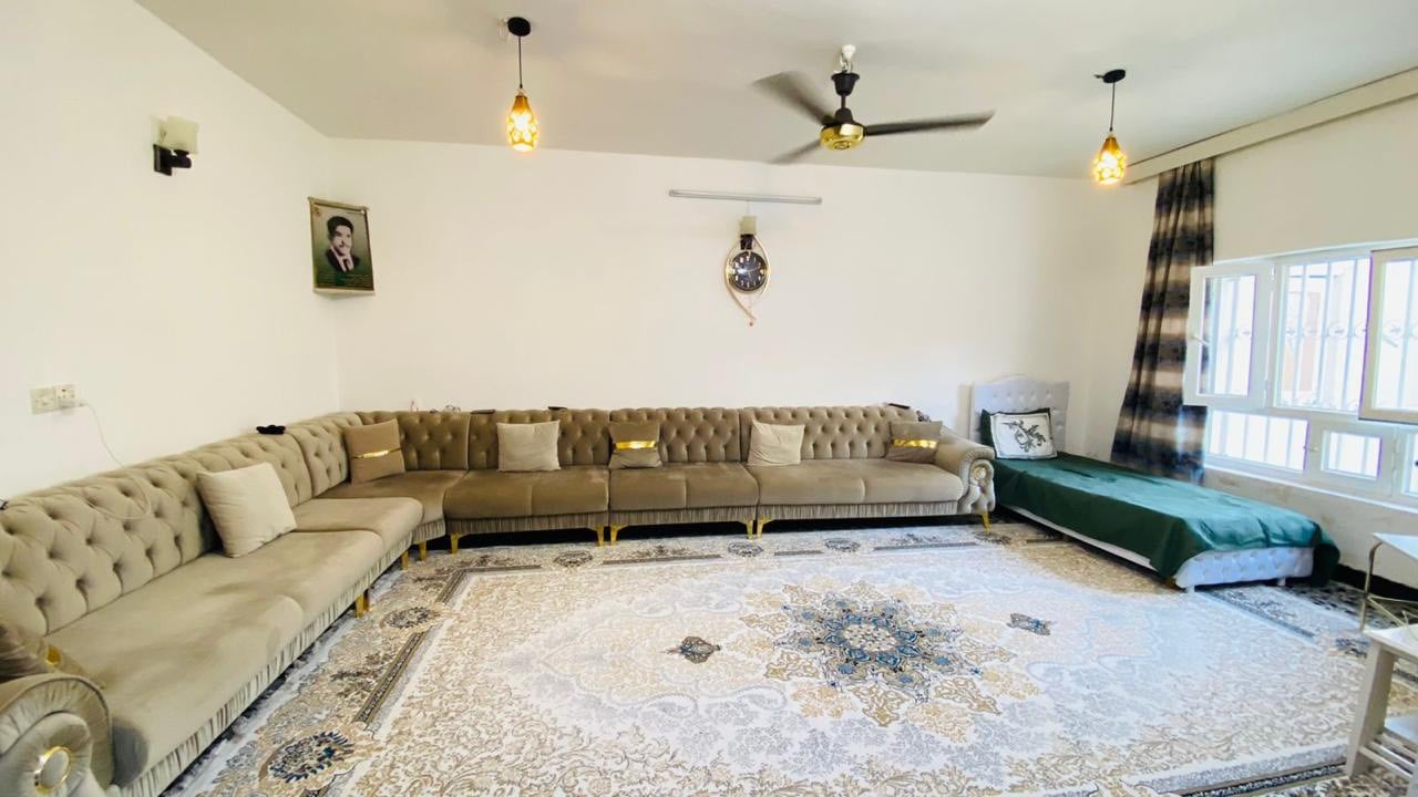 #🏠دار للــبيع  🅿️ مناسب جداً 
مساحة 200متر💥 طابقين 
طابو صرف ... يتكون من  طابق الارضي :غرفتين نوم واستقبال ومطبخ وهول وصحيات وحديقه 
الطابق الثاني:غرفتين نوم ومطبخ وصحيات

(كركوك تسعين قرب المدارس والبدالة) 
 ________________
#السعر 145 مليون 
للاستفسار  اكثر يرجى 📞✔️اتصال 

  ***********
................................
أو زوروا مكتب السعيد الكائن حي الواسطي سايدين شقق ألغاز مقابيل جامع الشيخ ابراهيم البرزنجي