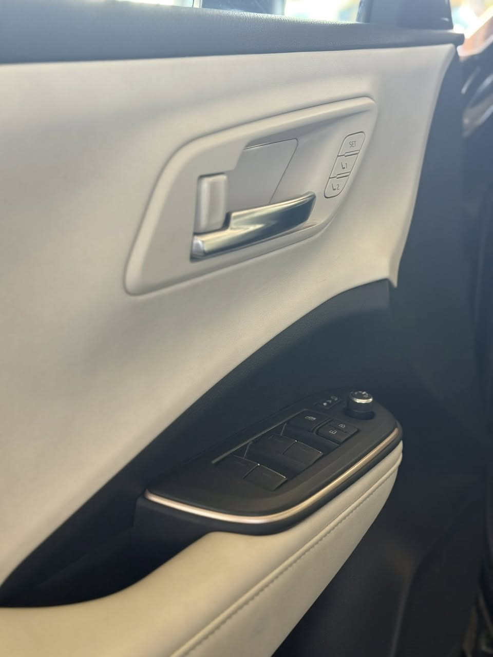 🔷معرض الملك لتجارة السيارات الحديثة🔷

             🔥تويوتا كراون برمينيوم A2 🔥

                    🔥موديل 2023  لون اسود🖤🔥

الموصفات
🔹هايبرد 
🔹دخول ذكي 
🔹لون اسود 🖤🖤
🔹بصمة تشغيل 
🔹خران ميمور 
🔹لد امامي 
🔹لد خلفي 
🔹كراسي كهرباء 
🔹داخل جلد 
🔹برده خلفيه 
🔹هندبرك بصمة 
🔹تبريد كشنات 
🔹تدفئه كشنات 
🔹شاشه كبيره 
🔹لايت زنون 
🔹قطعتين تبريد 
🔹اوتو هولد 
🔹لايت عدسات 3
🔹نفكيشين 
🔹كامره خلفيه دواره 
🔹كامرات ٥ 
🔹ستيرن كهرباء 
🔹رادارات ٣٦٠ 
🔹سستم سماعات jpl
🔹مري كهرباء 
🔹اشاير بل مري 
🔹تحكمات جهتين 
🔹دبل كروس سرعه 
🔹تحكمات بل مقاعد 
🔹ويل كب حجم ١٨ 
🔹حساس تاير 
🔹سلايت روف 
🔹رقم بغداد  
🔹باقي الموصفات المعروفه للبرمينوم

            🔥يوجد بيع ورشاء وامرواس🔥

للستفسار زياره الموقع بغداد النهضه فرع الثالث فرع المصرف

او الاتصال عله الارقام 
***********
***********
