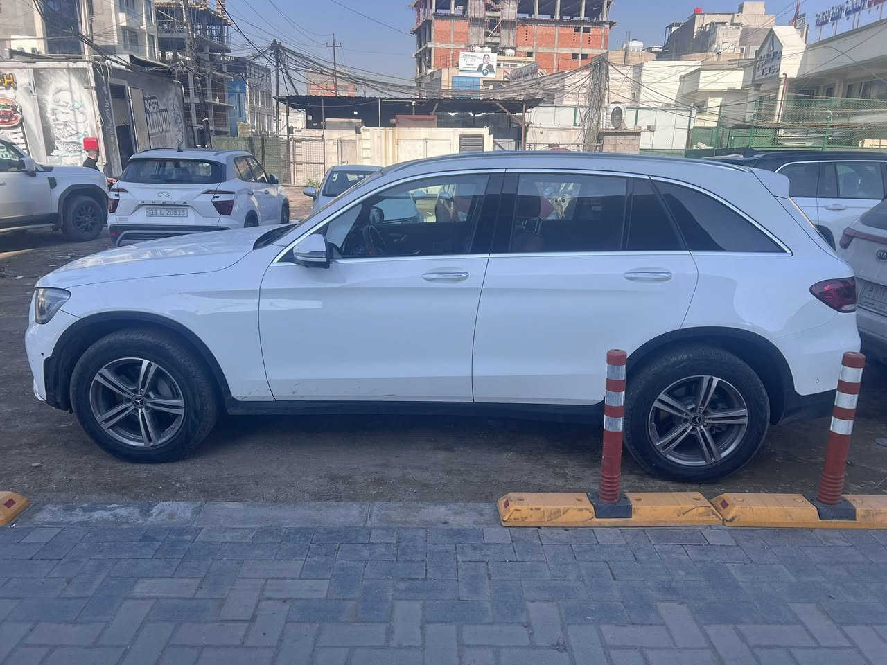 مارسدس glc 300 
موديل 2022 
وارد امريكي 
سيارة ماشية 29 الف كيلو 
سيارة كاملة مناقصها شي 
مواصفات الـ glc معروفة 
مودات قيادة 
تحكمات 
كامرات 360 درجة 
بانوراما 
وبعد هواي مواصفات 
السعر 270 $ 
العنوان المنصور الداوودي 
*********** 📞 
او تواصل على الخاص
