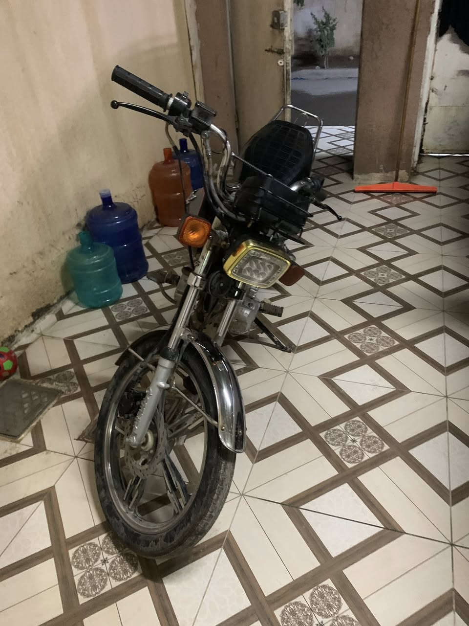 سلام عليكم دراجة للبيع نوع سيفان موديل 2021دراجةًنضيفة كلهة شغالة شاير سلف هندر مكينة خير من الله وراق كاملة 
سعر 375 وبيهة مجال 
عنوان ديالى شهربان 
رقم ‭٠٧٧٢ ٤٩٦ ٥٨٥٠‬
