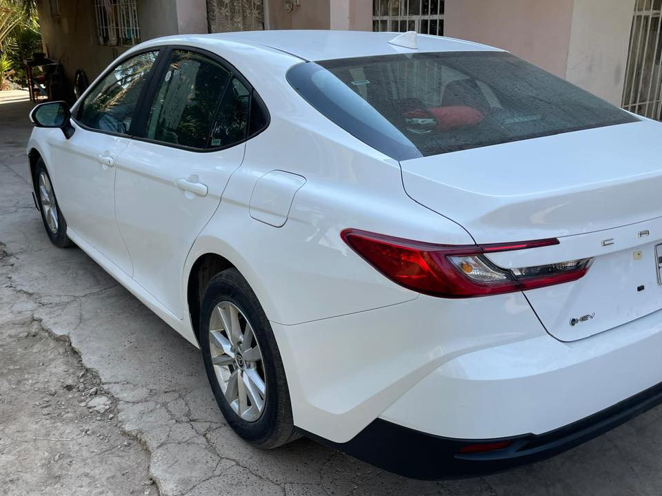 لسلام عليكم
للبيع : تويوتا كامري 2025 هايبرد 
اللون :- ابيض
الموديل :- 2025
سعة المحرك :- 2500  Hybrid
المسافه المقطوعه : 36000 كيلو متر  
عدد المقاعد :- 5 مقاعد 
مواصفات السيارة :- LE Hybrid 
شاشه كبيره نفكيشن
وَيْل 18 
-بصمة تشغيل  
- مقاعد مخمل
- شاشة لمس
-كامرة خلفية 
- بلوتوث 
- اي بي اس                                                            
- تحكم ستيرن كامل
- مانع تصادم 
-  اضوية LED
-رادار امامي 
- مثبت سرعة 
- نظام EV mode +نظام Sport mode
- نظام توفير الوقود ECO
- نظام النقطة العمياء
- نظام تحديد المسار
- مانع انزلاق
- شاحن هاتف لاسلكي
- هاند بريك بصمه 
(حادثها چاملغ يمين وبنيد تبديل وإرباگ ستيرن فقط)
للاستفسار ***********
