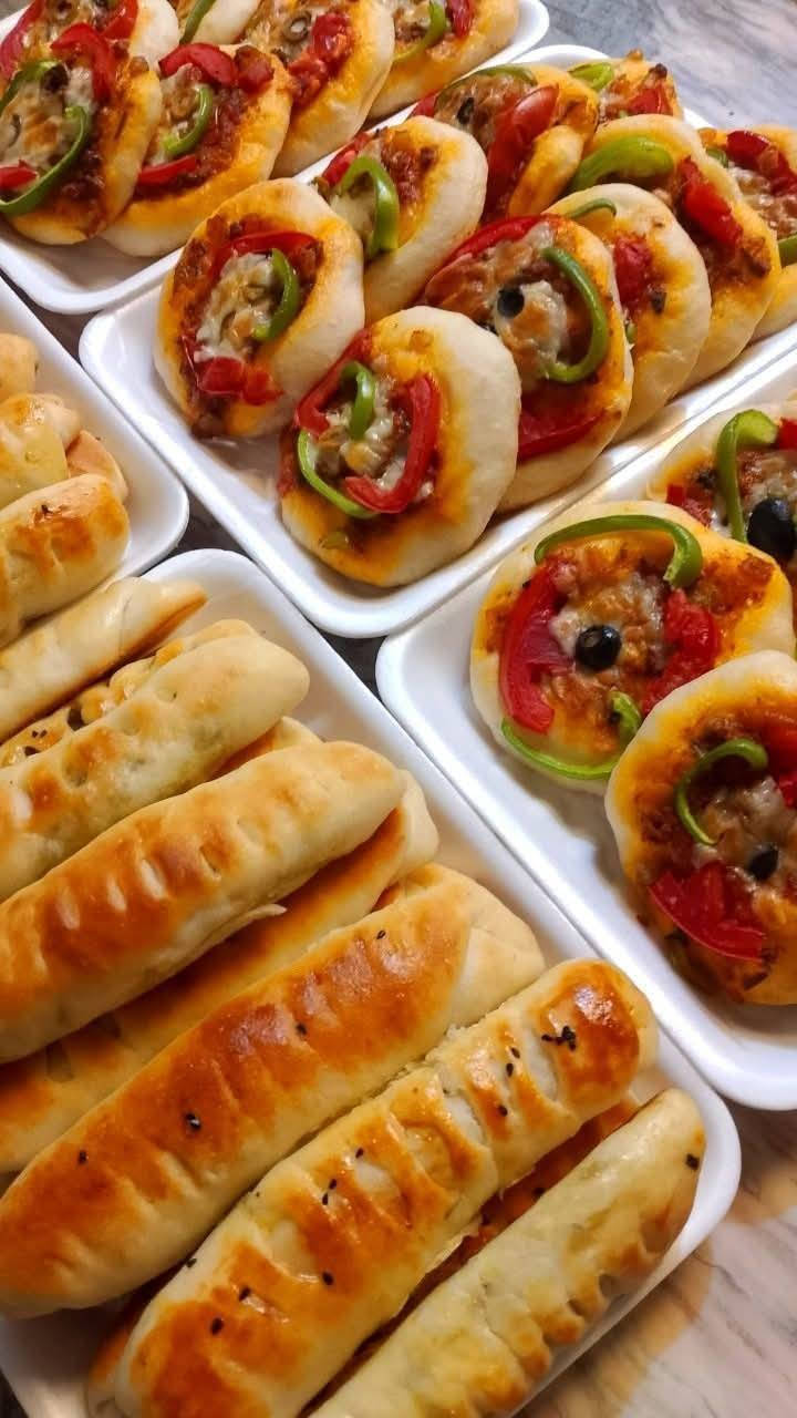 السلام عليكم حبايبي 
وفرنا لكم كافه المعجنات حسب طلباتكم فطائر باللحم لحم بعجين من بيتزا 🍕 كبه حسب طلباتكم باسعار مناسبه وراسلوني على هذا الرقم *********** متوفر خدمه توصيل
