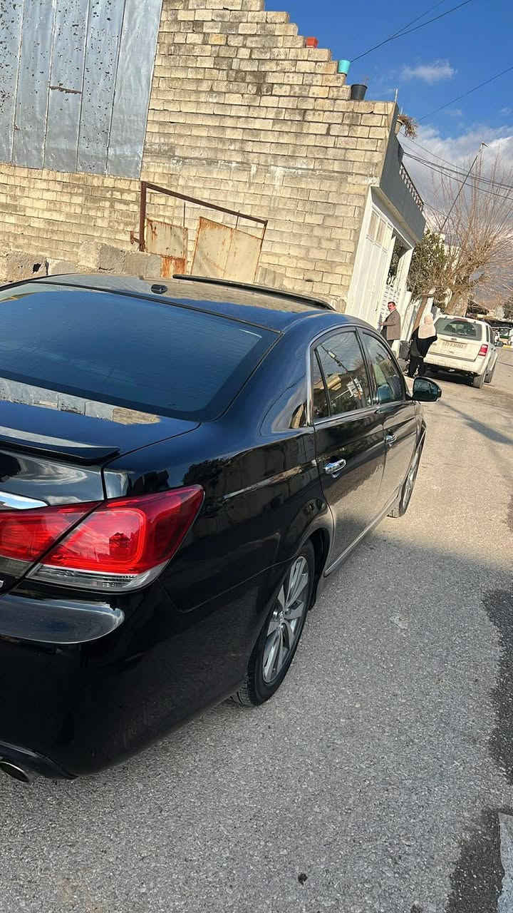 Toyota avalon مۆدێل ٢٠١١ ئه‌مریكی سه‌یاره‌كه‌ زۆر جوانه‌ به‌س به‌سمه‌ و په‌رده‌ نیه‌ سه‌نه‌وی تازیه‌ تا ٢٠٢٧ تایه‌ی تازه‌یه‌ بێ مه‌سره‌ف  ٣ پارچه‌ی بێشه‌وه‌ی بۆیاخه‌ تۆزێك لای سه‌كن ناوگرتنی هه‌یه‌  بێ ئێرباگ  گێڕو مه‌كینه‌ی نه‌كراوه‌ته‌وه‌ به‌شه‌رت  نرخی ١٥٧ گه‌ڵاو مه‌جالێكی كه‌م  ***********
