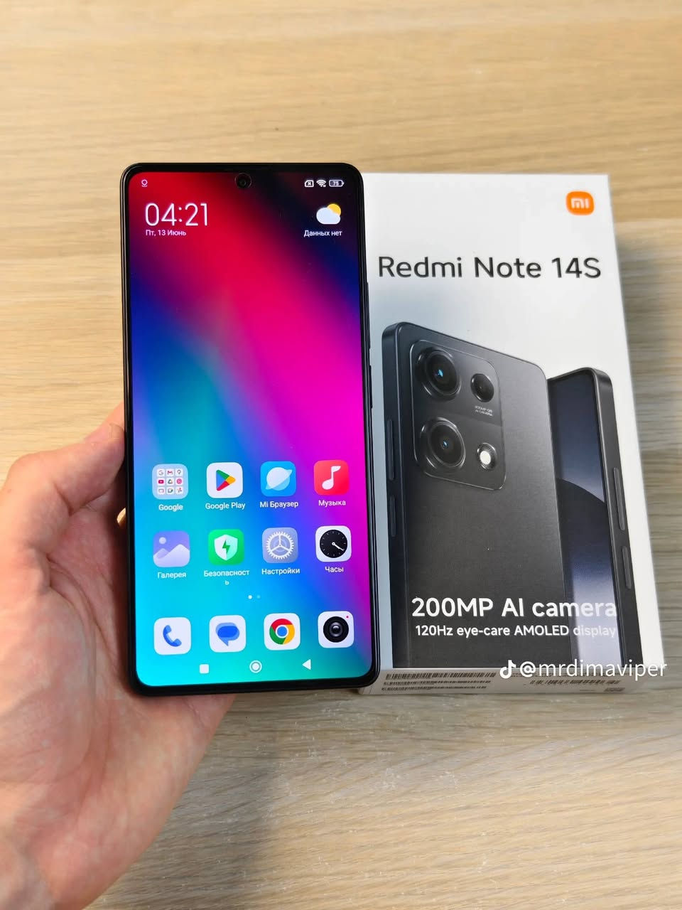 هاتف Xiaomi Redmi Note 14S هو هاتف اقتصادي بمواصفات قوية تركز على الكاميرا والبطارية. إليك الخلاصة باختصار:
مراوس ايفون الشاشة: AMOLED بمقاس 6.67 إنش، بدقة FHD+، ومعدل تحديث سلس 120Hz، محمية بزجاج Gorilla Glass 5.
الكاميرا الأساسية: بدقة عملاقة تصل إلى 200 ميجابكسل مع مثبت بصري (OIS) لصور ثابتة وواضحة.
المعالج: MediaTek Helio G99 Ultra (معالج ممتاز للمهام اليومية والألعاب الخفيفة لكنه يدعم شبكات 4G فقط).
البطارية والشحن: بسعة 5000 مللي أمبير، وتدعم الشحن السريع بقوة 67 واط.
المميزات الإضافية: مقاوم لقطرات الماء والغبار بمعيار IP64، ويأتي بنظام Android 15 مع واجهة HyperOS.
هاتف Xiaomi Redmi Note 14S هو هاتف اقتصادي


**إذا كنت صاحب هذا الإعلان وتريد حذفه لأي سبب، رجاءا أرسل رسالة إلى الدعم الفني**