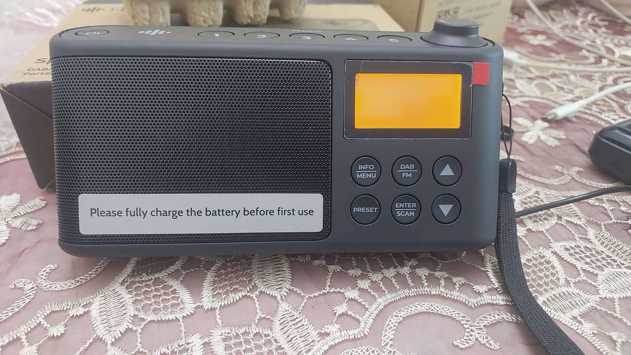 📢 للبيع: راديو i-box Spectrum المحمول (أصلي بجودة بريطانية) 🇬🇧لكل عشاق الصوت النقي والأجهزة المميزة، معروض للبيع راديو i-box Spectrum الرقمي والمحموم الجديد كلياً بكرتونه. الجهاز تصميم وهندسة بريطانية مميزة ويجمع بين الشكل الكلاسيكي والتقنيات الحديثة.✨ أبرز المواصفات والميزات:تعدد الموجات: يدعم بث الراديو الرقمي الحديث DAB و DAB+ لتجربة صوت كريستالية بدون تشويش، بالإضافة إلى موجات FM التقليدية.بطارية جبارة: يحتوي على بطارية ليثيوم مدمجة بقوة 2200 مللي أمبير، تمنحك تشغيل مستمر يصل إلى 15 ساعة بشحنة واحدة (يُشحن عبر منفذ USB الحديث).حفظ المحطات: ذاكرة داخلية تتسع لحفظ 60 محطة (30 لـ DAB و 30 لـ FM) مع 5 أزرار علوية مخصصة للوصول السريع لمحطاتك المفضلة بضغطة زر.شاشة LCD واضحة: تعرض اسم المحطة، تفاصيل البرنامج، وتحديث الوقت تلقائياً.صوت مميز: مكبر صوت ستيريو داخلي نقي بقوة 3 واط، مع منفذ 3.5 ملم لتوصيل سماعات الرأس.تصميم عملي: خفيف الوزن، يأتي مع حزام يد مريح، مما يجعله مثالي للمنزل، الحدائق، أو السفر والرحلات.


**إذا كنت صاحب هذا الإعلان وتريد حذفه لأي سبب، رجاءا أرسل رسالة إلى الدعم الفني**