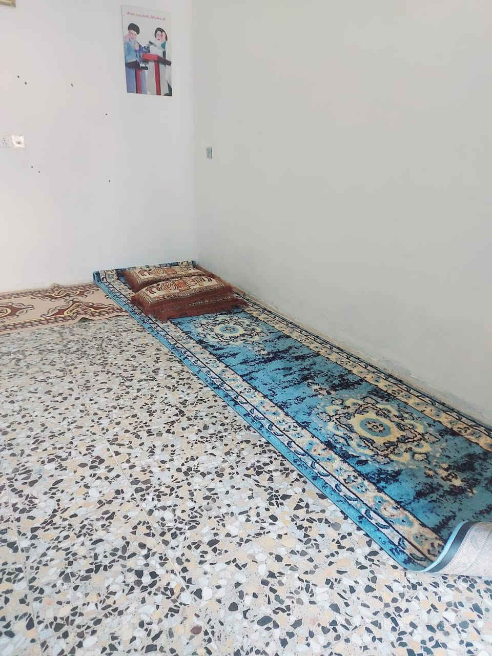 بسم الله الرحمَن الرحيم بيت ١٠٠متر ٥×٢٠ مصفر صب مسلح جديد غرفة نوم وصاله واستقبال وحوش وحمام داخلي والسطح مزفت والبيتونة صب مسلح ومزفتة بغداد حي البتول للبيع السعر< ٦٥ >مليون مجال بسيط جدا للاتصال *********** مكلف بالنشر غير متواجد عالفيس اللي يعجبة يتصل مع تحياتي.
