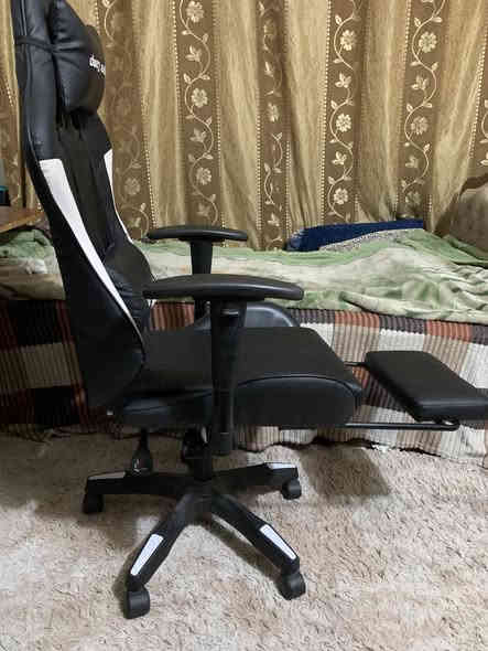 سلام عليكم كرسي كيمنك للبيع
انحناء180درجه معه وسادات مريحه للجلسات الطويله ويصل الى ارتفاع 74سانيتم وكرسي مرتب ونضيف كلش استعمال اقل الشهر سبب البيع بعت التجميعه كله 
عنواني بغداد ***********
