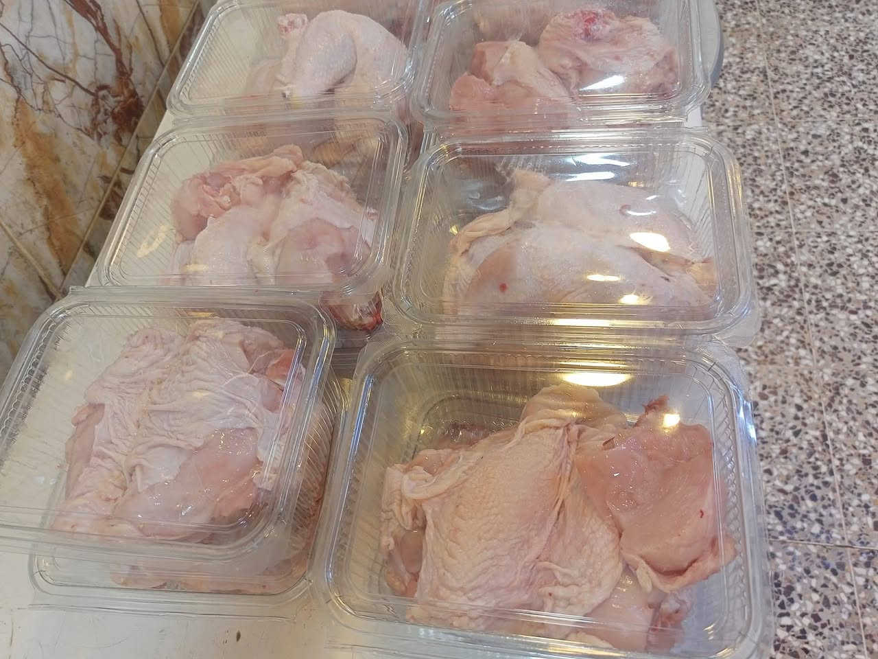السلام عليكم زبائننا الحلوين ❤️❤️

#وجبة اليوم 🐔🐔

يوجد لدينا دجاج ذبح عراقي مسموط كامل

افخاذ دجاج  ب 6,000 ألف 
صدر دجاج    ب 6,000 ألف 
اجنحة دجاج ب 6,000 ألف 
ارگاب دجاج   ب 2,500 ألف 
حواصل دجاج ب 6,000ألف 
كبدة دجاج     ب 7,000 ألف 

يوجد دجاج من وزن كيلوين الى وزن 3 كيلو ونص 
يعني شتريد متوفر دجاج ناعم دجاج خشن كلشي موجود 
ماعليك بس تتصلون واحنا نجيك لباب البيت 
دائمآ نسعى لخدمتكم وارضائكم شغلنا وترتيب ونظافة بس يمنا راح تشوفها 

#دجاج 🐓 محلي رقم واحد
 
العنوان :ديالى_ بعقوبة كاطون الرحمه قرب مدخل الرحمه 
مقابل جمعية أبو عزوز

#يوجد توصيل لجميع مناطق بعقوبة (2 ألف دينار)

❤️للحجز والاستفسار
رقم الهاتف 
***********:عثمان 
 ***********:براء
