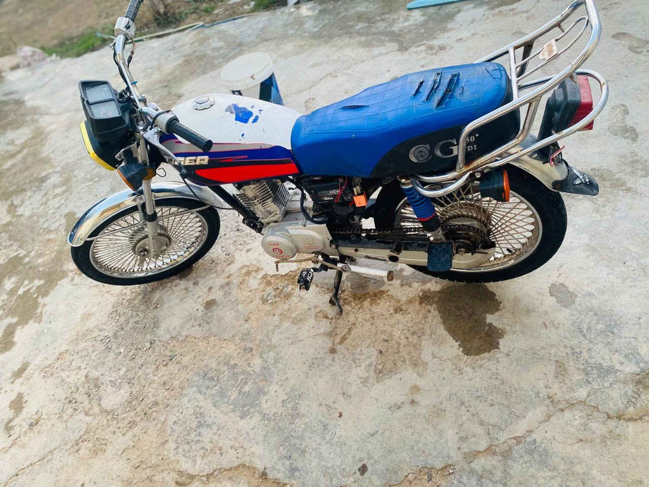 سلام عليكم دراجات للبيع تايكر موديل 20 لا تبخير ولا تنقيص نشاط فول سعر 380بيه مجال مكان بلدروز أما عسكر ***********
