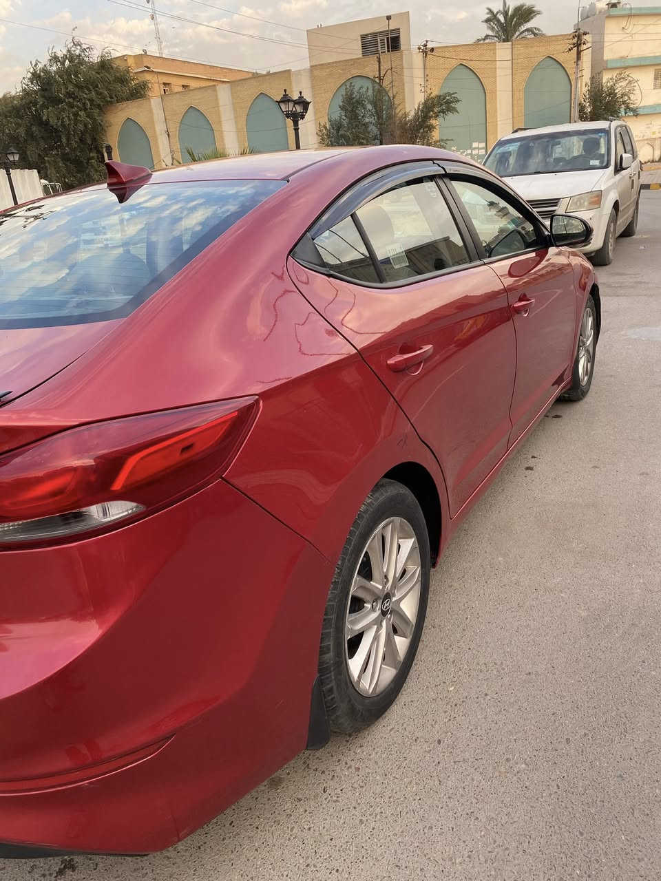 السلام عليكم النترا 17 وارد امريكي ماشيه 94 مكينه 2000 دوش كير At المرغوب  رقم اربيل هزه وسنويه جديده بسمي بدون دواخل وشواصي السياره ليبل واحد حادثها جامل خلفي موجوده صور الحادث وسونار مواصفات معروفه كامره شاشه تحكمات ستيرن و مانع انزلاق ايكو سبورت نورمال كروس سرعه وباقي الموصفات المعروفه   سياره خير من الله عارضها 118 وبيها مجال لشراي 
مكان بغداد *********** غير متواجد ع الفيس
