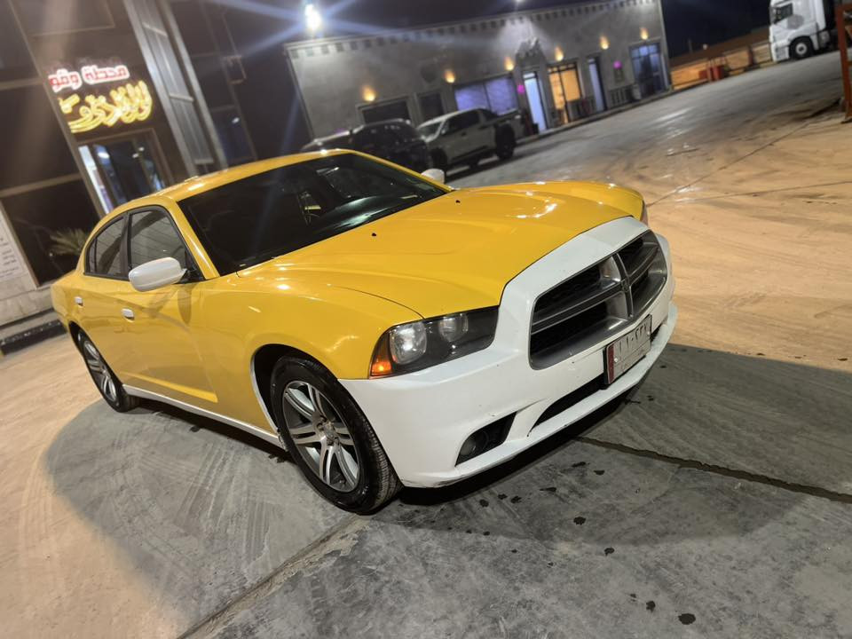 السلام عليكم 
 جارجر13 خليجي بدون إرباك 
رقم بغداد بسمي بيها بابين فقط مبدلات 
152 وبيها مجال الناصريه الغراف 
ترهم مراوس بموديل احدث خصوصي أو تكسي

***********
