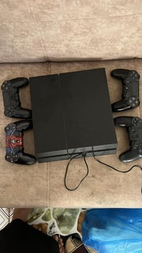 بلايستيشن ٤ • هارد ٥٠٠ • ٤ جوستيك