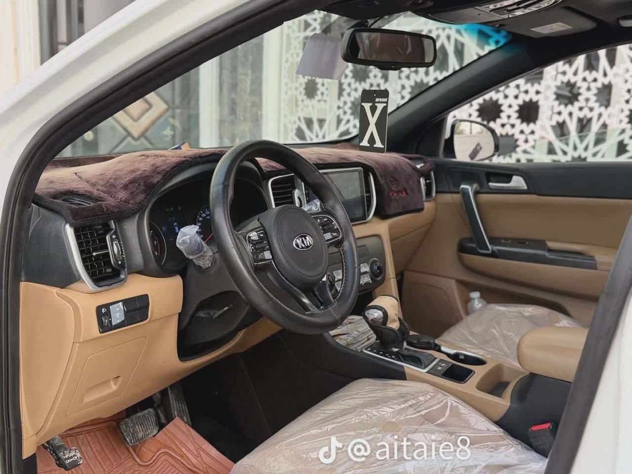 السلام عليكم للبيع سبورتج موديل 18 خليجي سياره كفاله عامه فول واحد على واحد بنوراما شاشه كبيره كامره حساسات مري شفط أشاير بالمري كشنات جلد داخل بيجي رقم بغداد فول ماعده البصمه باسمي سياره جديده بمعنى الكلمة سياره تأخذها ماتخسر عليها الف لاستفسار الاتصال *********** مكان السياره بابل الحمزه الغربي سعر 180 وبيها مجال بسيط
