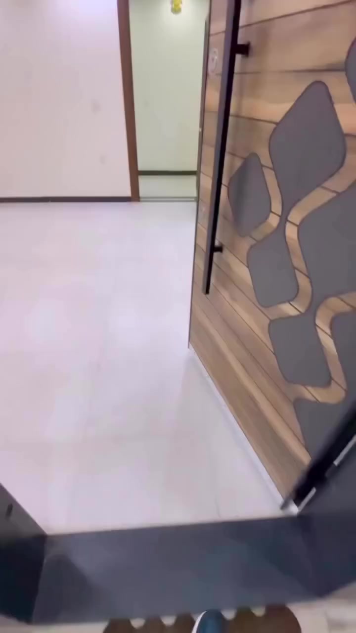 السلام عليكم ❗️❗️❗️
شقة الايجار في بناية الطاقة 20 
زيونة 710 قرب دائرة الكهرباء 📍
مواصفات الشقة 
المساحة 155 م
غرفتين 
صالة 
مطبخ 
صحيات كامل 
بلكون 
تبريد مركزي 25 طن 
تانكي خاص 1000 L
بوستر صاعد نازل 
سخان ماء خاص 
مواصفات البناية 
كراج 2400 م خاص 
منضفين عدد 3
حارس امني 
مصاعد عدد 2
مولد خاص بل بناية 
نضام حريق 
نضام كامرات 
نضام عطور 
صيانة ماء كهرباء 
البناية عوائل فقط 
اللاستفسار اكثر الاتصال على رقم شركة جدار الطاقة الاستثمارات العقارية في زيونة 710 بناية الطاقة 20 
*********** علي جدار الطاقة
