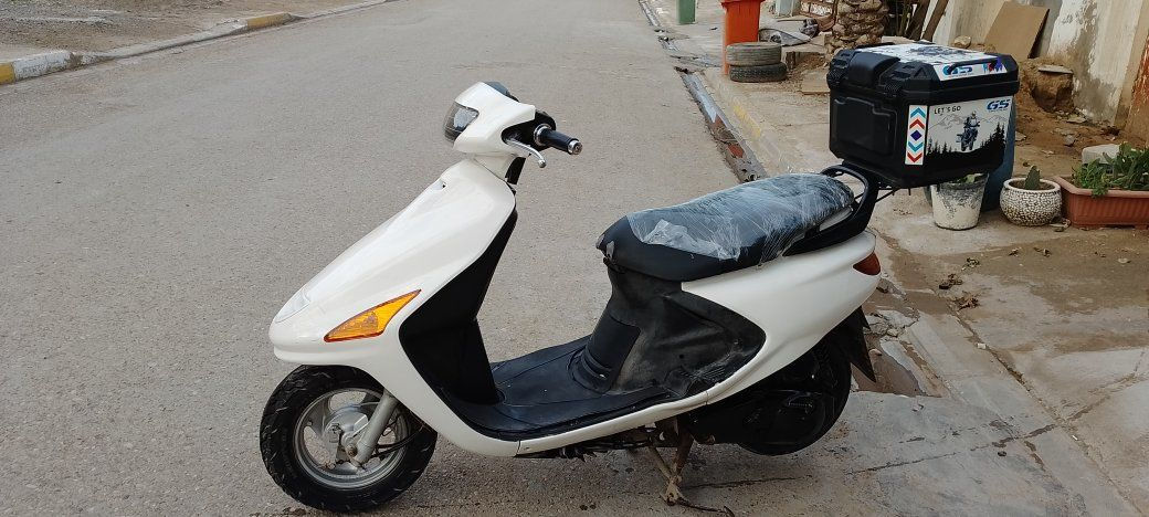 السلام عليكم دراجه فراشه فورتي للبيع مكينه فول نعومه شلعه معدل كابريته بلاااااد كهربائيات كله شغاله نكره سلف وهندر صلنصه FM تأيرات جدد أضافة جنطه وكاسحه  السعر 550 وبيه مجال المكان بعقوبة بهرز للاتصال على الرقم ***********
