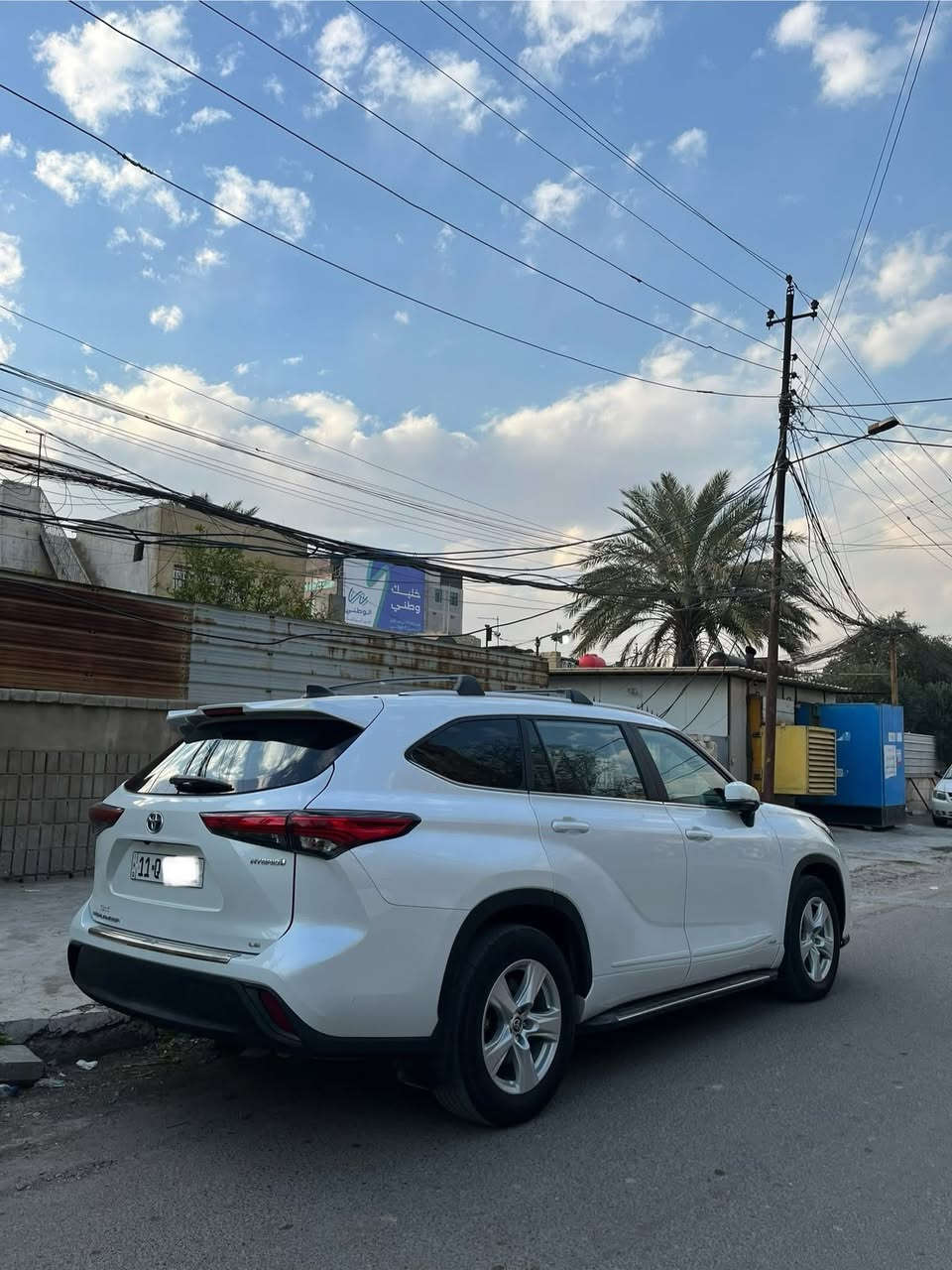 تويوتا هايلندر 2023 للبيع LE AWD هايبرد رقم بغداد الجديد باسمي مواصفات ال LE المعروفه كشن كهرباء وصندوق كهرباء ورادارات ماشيه 27 الف كيلو السياره جديده ونضيفه ومكانها بغداد للاستفسار ***********
