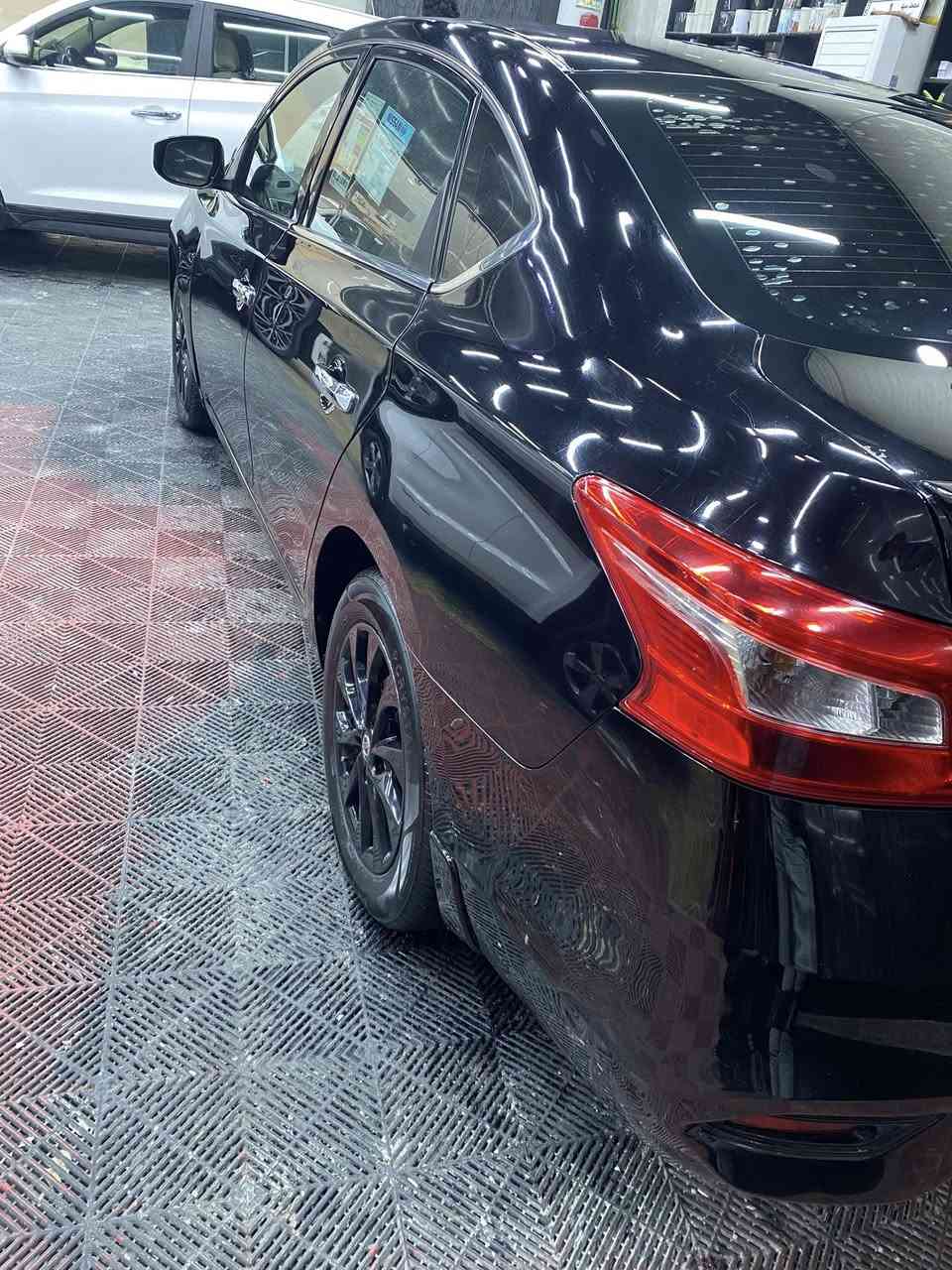 نيسان سنترا 2018 لون اسود ملكي ويل اسود بلادي رقم نينوى ألماني سنويه 26 كابون بانزين شرط التحويل ماشيه 79 
ضرر الجاملق جهة السائق وربع باب السايق بدون دواخل 
السيارة جاهزه طخم تاير صدر تبريد تدفئه كله بشرط 
مكان السيارة ناحية القيارة *********** ***********
