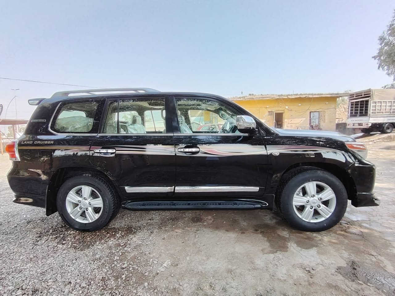 السلام عليكم
لاندكروزر 5700 
  V. X. R. i
موديل 2008 محدث 14 التحديث فقط دعامية أمامية وشباك ومازدات والباقي كلة ع وضع الشركة 
لون اسود مكفولة من الصبغ والحادث
رقم بغداد 
☆♧☆مواصفات  
●خمس بصمات
● مقاعد أمامية كهرباء
●كشنات تدفئه 
●كاميرا خلفية 
●فتحه
●بالسقف DVD 
●ويل18
●ليت زنون اصلي
●كشنات جلد كريمي
●داخل صاج
●ستيرن كهرباء
●نظام سبورت
●ثلاجه
●تخم تايرات بحالة جيدة 
●حداديه خلفيه اماميه جديده 
■السياره كلش نظيفه وجاهزه من كل النواحي 
■واحلى من الصور بهواي
السعر المطلوب :290 ورقة
‎***********
العنوان: ديالى دلي عباس
