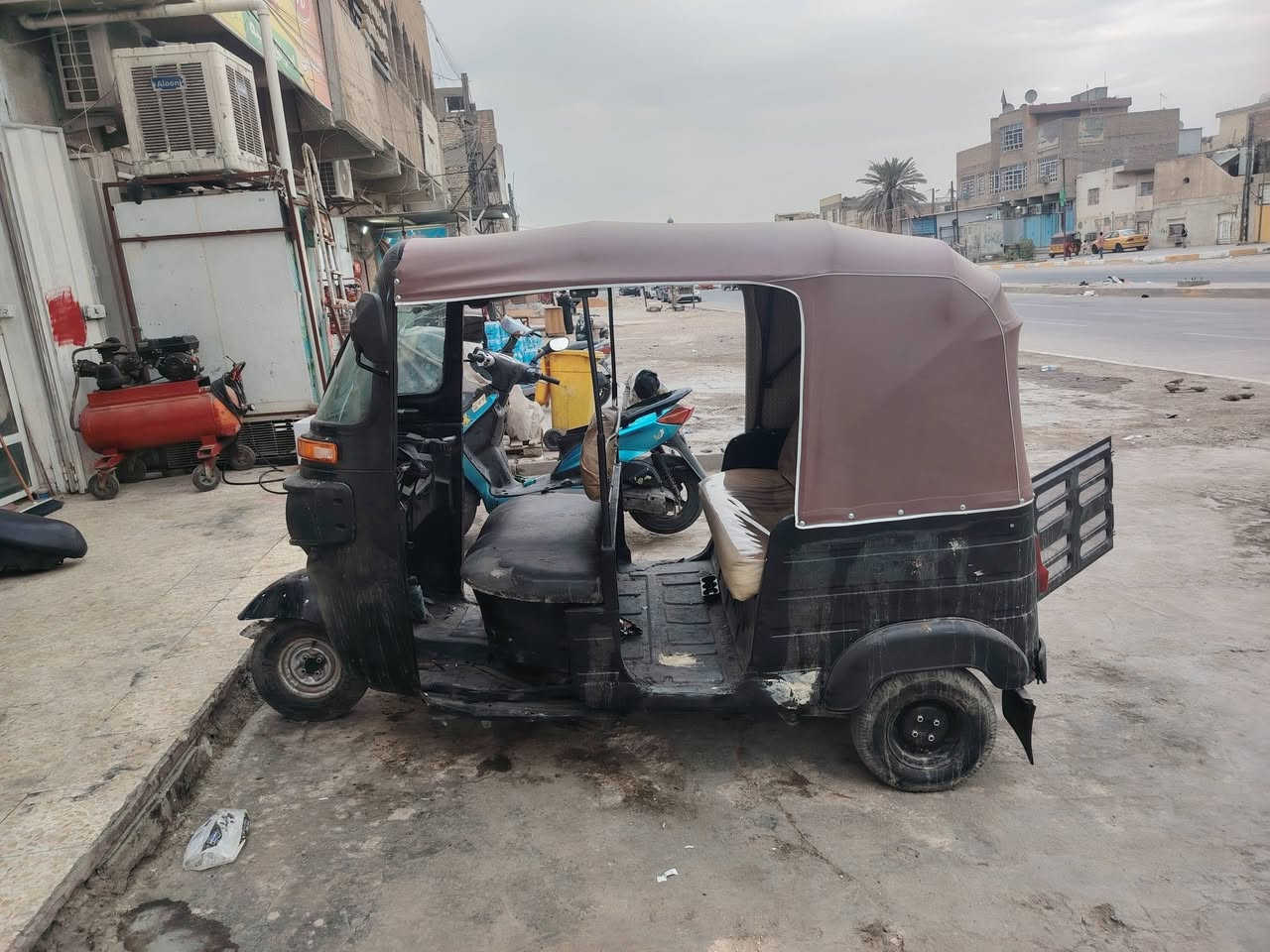 سلام عليكم تكتك للبيع موديل ٢٠١٧ تكتك ميانيكه كامله عله اخر حبايه من مكينه مال ٢٠ اخت جديده كهربائيات كامله عوزه بس سمكره وصبغ تكتك اوراق مكفوله حلال وحرم عنواني بغداد حي نصر ***********
