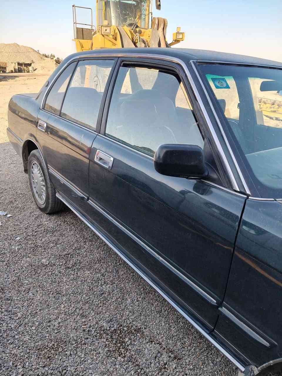 سلام عليكم سياره للبيع السياره يسره بلاد بلاد مامحوره موديل 92 سياره مصبوغه عام مامدعومه ما مكلوبه مكينه كير اكسل مكفول رقم بغداد سنويه لل 31 اليوم كملت الرقم سياره يرادلها غرفه فقط مكان السياره ديالى سعرها 85 ورقه و بيها شويه مجال ***********
