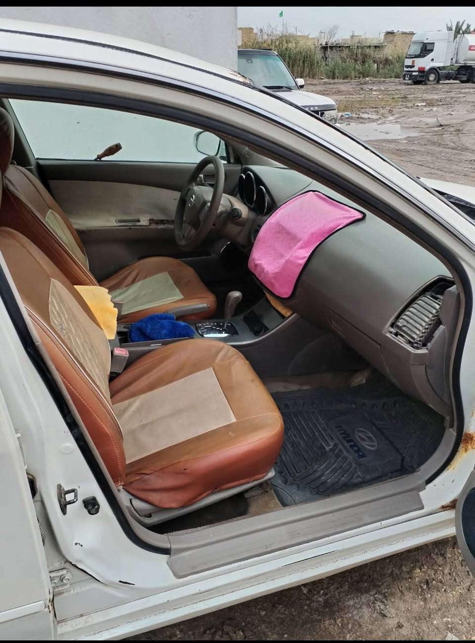 للبيع نيسان التيما موديل 2006 رقم ذي قار سياره جاهزه 
مكينه 4 سلندر مكينه وكير جدد نضيفات كهربائيات كلها شغاله حداديه تخم تاير ويل كب كامله السياره ترايها وين ما كان 
السعر 17 وبيها مجال مكانها ناصريه الاسكان الصناعي 
غير متواجد على الفيس للاستفسار هذا رقم راعيها ***********
